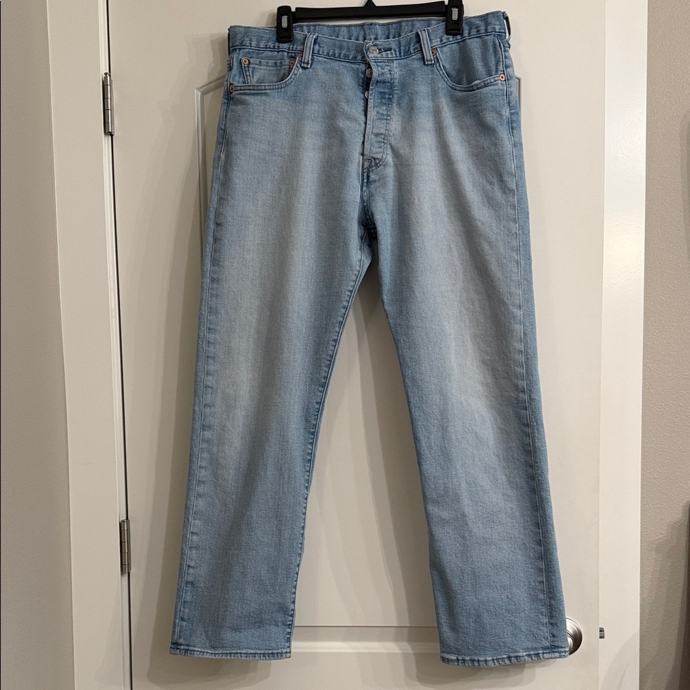 Levi's Men's Light Blue Straight Jeans